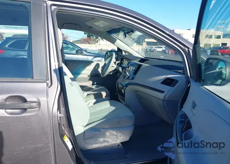 2011 Toyota Sienna Base V6 z USA, uszkodzony, nr VIN 05TDZK3DC5BS13147